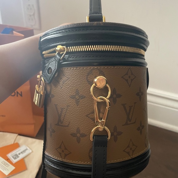 EMT 2300 100% Authentic Loius Vuitton Cannes Handbag - Picture 6 of 9